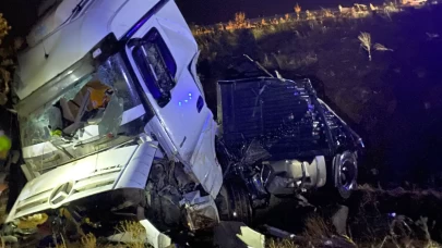 Malatya Doğanşehir’de TIR şarampole devrildi: Şoför hayatını kaybetti