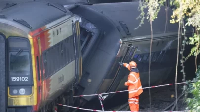 İngiltere’de 130 yolcu taşıyan tren raydan çıktı: Yaralanan yok