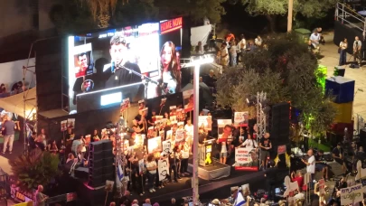 İsrailliler meydanlarda toplandı