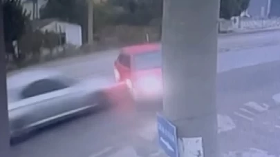 İzmir’de feci kaza! İki otomobil çarpıştı