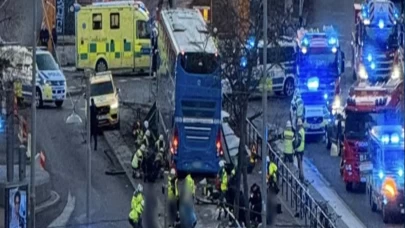 İsveç’in başkenti Stockholm’de otobüs durağa çarptı: 3 ölü, 3 yaralı