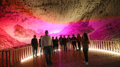 Türk Dünyası Korosu, Tuzluca Tuz Mağaraları’nda büyüledi