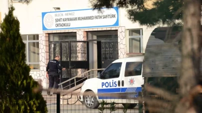 Ortaokulda elektrik akımı paniği