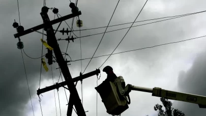 Avustralya'da binlerce ev ve iş yeri, tropikal siklon nedeniyle elektriksiz kaldı