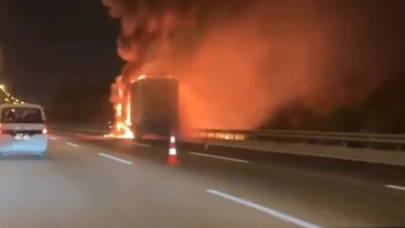 Adana’da otoyolda tır alev alev yandı: Kullanılamaz hale geldi