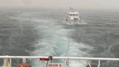 Çanakkale Boğazı’nda arıza yapan tekne kurtarıldı