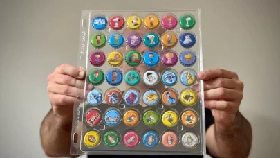 Oğluyla oynarken başlayan hobisi 65 ülkeden kapak koleksiyonuna dönüştü