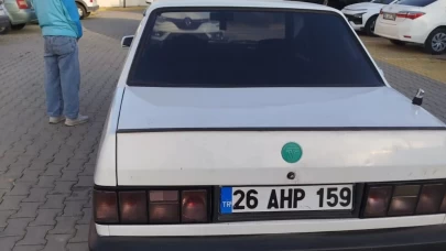 Eskişehir’de abartı egzozlu araç trafiğe çıktı: Sürücüye ceza yağdı, otomobil trafikten men edildi