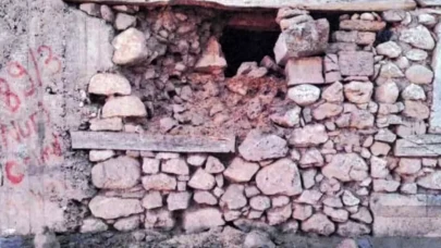 Evin duvarındaki tarihi eseri çalan muhtar tutuklandı