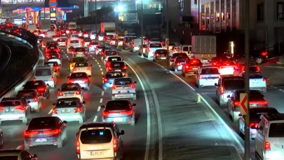 İstanbul’da ara tatil trafiği kilitledi! Yoğunluk yüzde 87’ye ulaştı