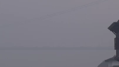 İstanbul’u sabah sis bastı! Kız Kulesi ve Boğaz köprüleri görünmez oldu