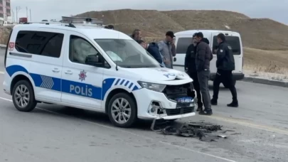 Ekip aracıyla hafif ticari araç çarpıştı: 1 Polis yaralandı!