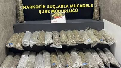 İzmir'de zehir tacirlerine baskın