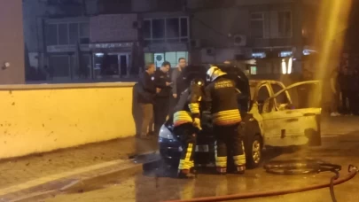Samsun Vezirköprü’de park halindeki otomobil alev alev yandı: Patlama sesleri paniğe neden oldu