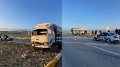 Afyonkarahisar’da kamyonet ile otomobil çarpıştı: 6 yaralı