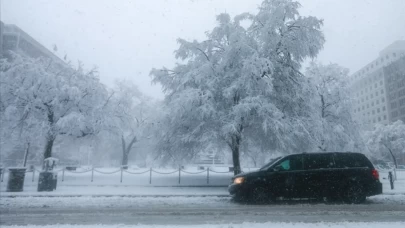 ABD’de kar ve fırtına Şükran Günü yolcularını vurdu
