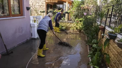 Foça’da vatandaş ve esnaf altyapı eksikliklerinden şikâyetçi
