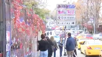 Ankara’da ‘Kızılay’ yön tabelası fotoğraf akımı yüzünden 4’üncü kez yenilendi