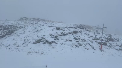 Uludağ'da kar yağışı etkili oluyor