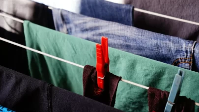 Ev hanımları bayılıyor! Mandalın kıyafette iz bırakmasını engelleyen 8 pratik hamle