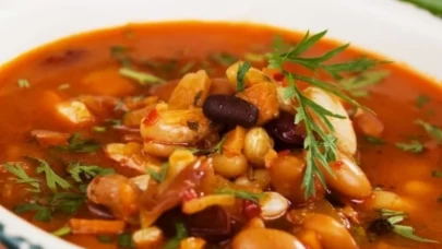 Fasulye ve hamur ile kaşık kaşık lezzet