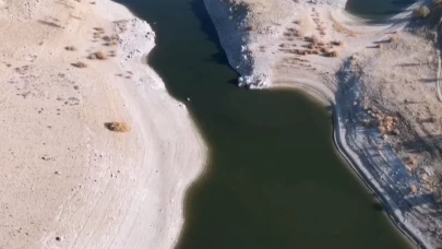 Akköy Barajı’nda vahim tablo: 58 yıldır su altında kalan dedelerinin toprakları ortaya çıktı