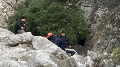 Antalya'da dağlık alanda mahsur kalan 2 kişi kurtarıldı
