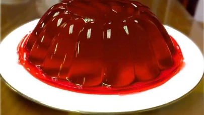 Osmanlı Mutfağından Hafif ve Lezzetli Meyveli Tatlı: Elmasiye Tarifi