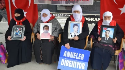 DEM Parti önünde evlat nöbeti