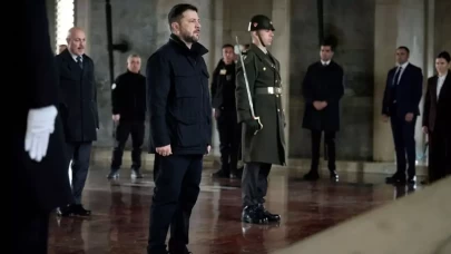 Ukrayna Devlet Başkanı Zelenskiy Ankara'da! Anıtkabir'i ziyaret etti