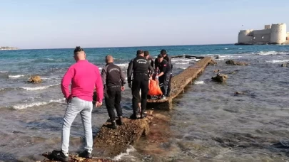 Denizde çırpınan genç kurtarılamadı