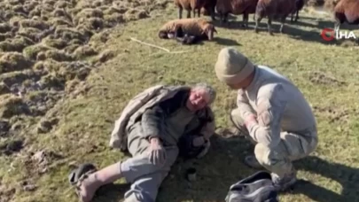 Sisler içinde kaybolan çoban 160 koyunuyla kurtarıldı!