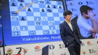 Satranç Dünya Kupası’nı 19 yaşındaki Özbek genç kazandı