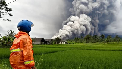 Semeru Yanardağı'nda mahsur kalan 178 dağcı kurtarıldı