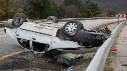 Kontrolden çıkan araç yandı: 2 Yaralı