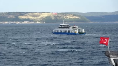 Çanakkale'de feribot seferlerine fırtına engeli
