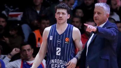 Anadolu Efes, son top savunmasında kazandı