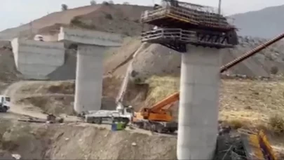 Köprü inşaatında iskele çöktü!