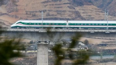 Çin’de tren faciası: 11 işçi hayatını kaybetti