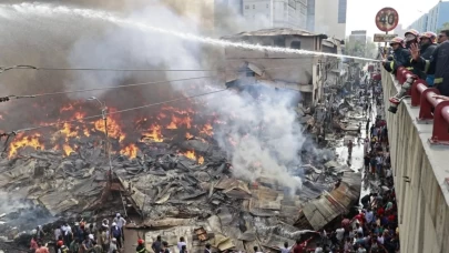 Mahalle küle döndü: Binlerce ev yandı