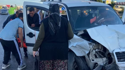 Antalya'da iki araç çarpıştı: 4 yaralı