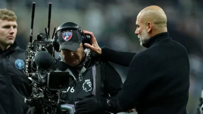 Pep Guardiola, tepki gösterdiği kameramandan özür diledi