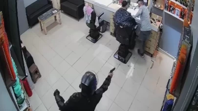 Sinop'ta berber dükkanına silahlı saldırı: O anlar kamerada