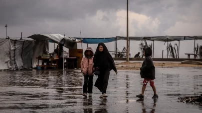 Gazze’de çadırlar su altında kaldı!