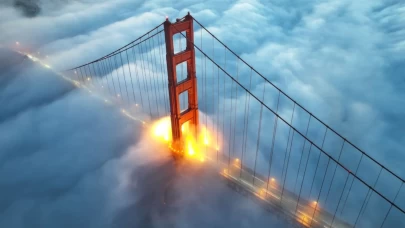 Golden Gate Köprüsü sisler arasında görenleri adeta büyüledi