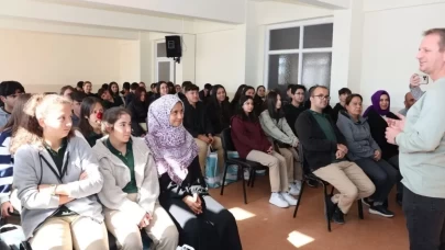 Başkan Önge’den gençlere büyük destek: Kitap, burs ve gençlik meclisi müjdesi