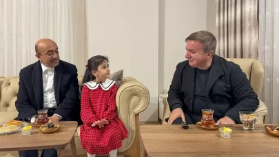 Erzincan Valisi Aydoğdu'dan minik Beyza'ya ziyaret