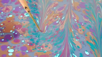 Çorum'da eskiyen kıyafetler ebru desenleriyle yenileniyor