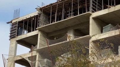 Elazığ'da inşaattan düşen işçi öldü