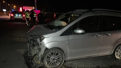 Karaman’da hafif ticari araçla otomobil çarpıştı: ikisi çocuk dört kişi yaralandı